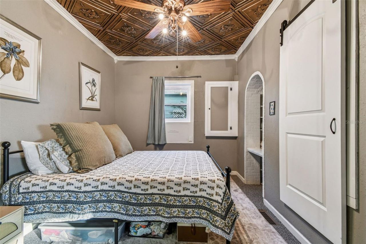 945 11th Street N, Saint Petersburg, FL 33705 Photo