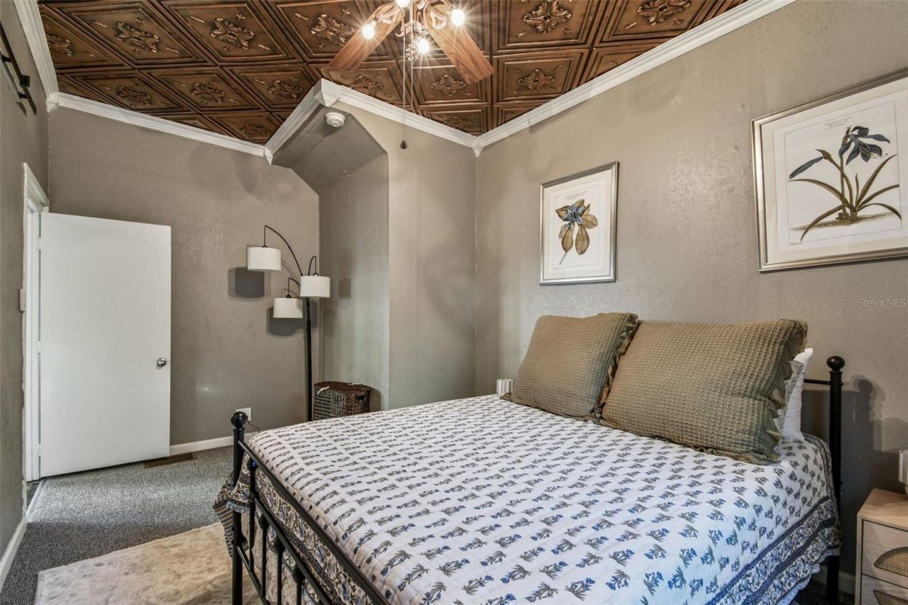 945 11th Street N, Saint Petersburg, FL 33705 Photo