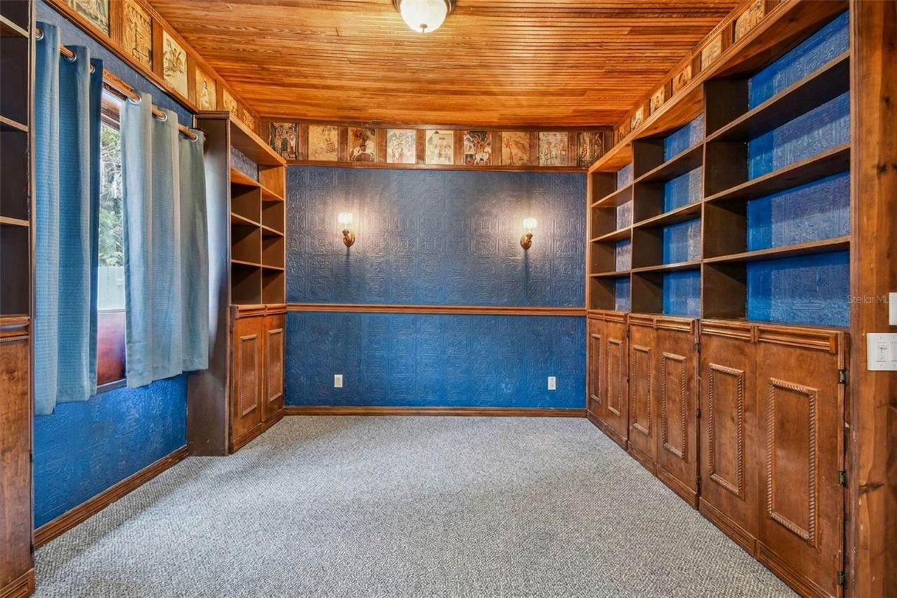 945 11th Street N, Saint Petersburg, FL 33705 Photo