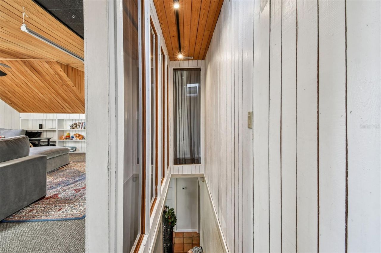 945 11th Street N, Saint Petersburg, FL 33705 Photo