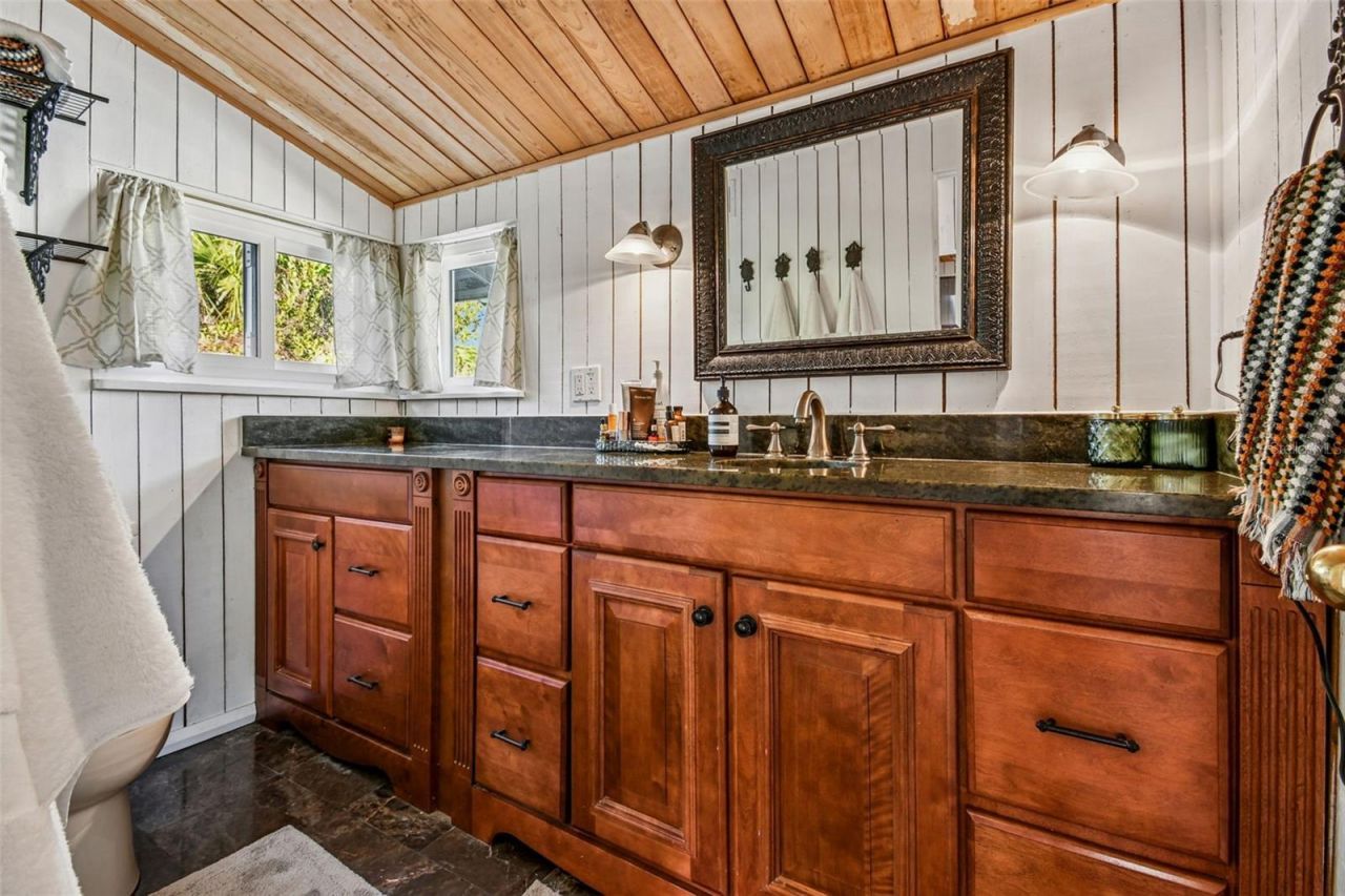 945 11th Street N, Saint Petersburg, FL 33705 Photo