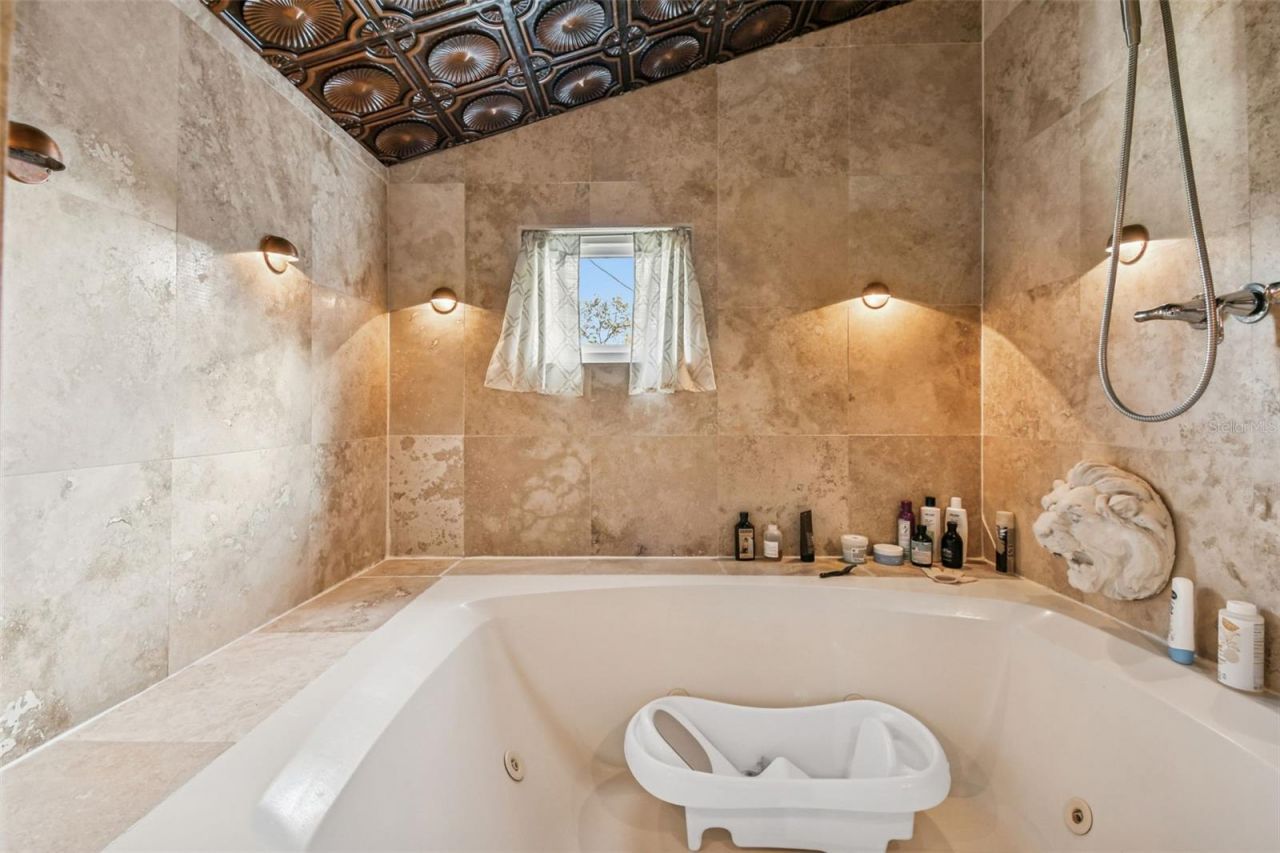 945 11th Street N, Saint Petersburg, FL 33705 Photo