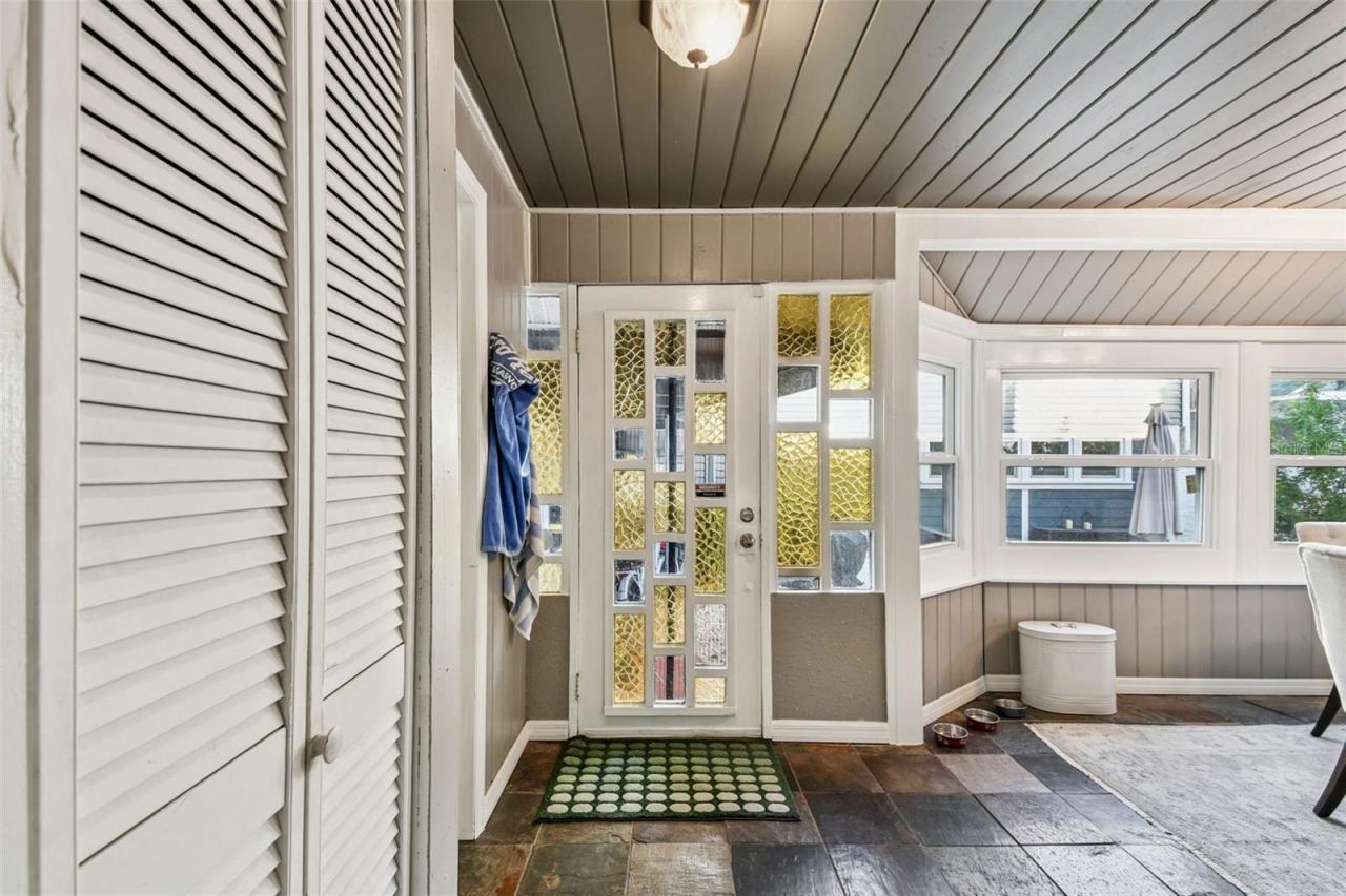 945 11th Street N, Saint Petersburg, FL 33705 Photo