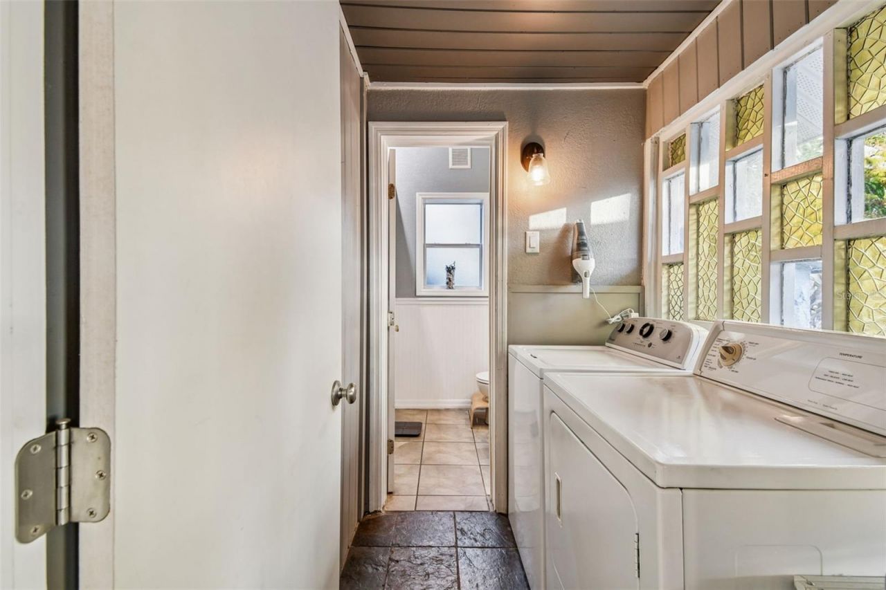 945 11th Street N, Saint Petersburg, FL 33705 Photo