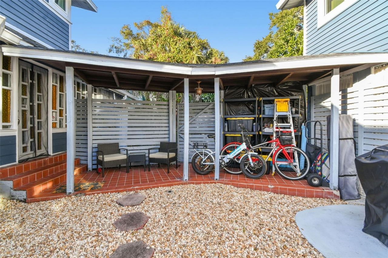 945 11th Street N, Saint Petersburg, FL 33705 Photo