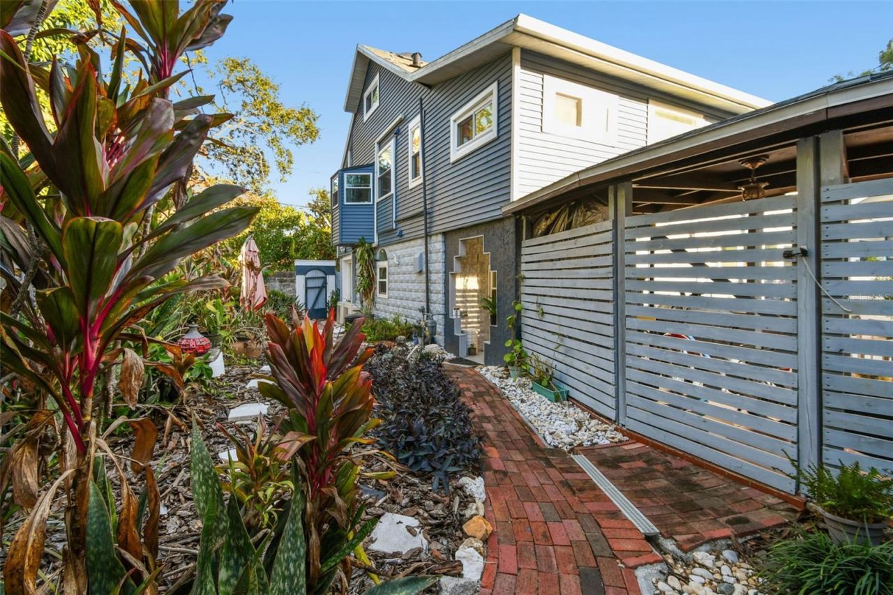 945 11th Street N, Saint Petersburg, FL 33705 Photo