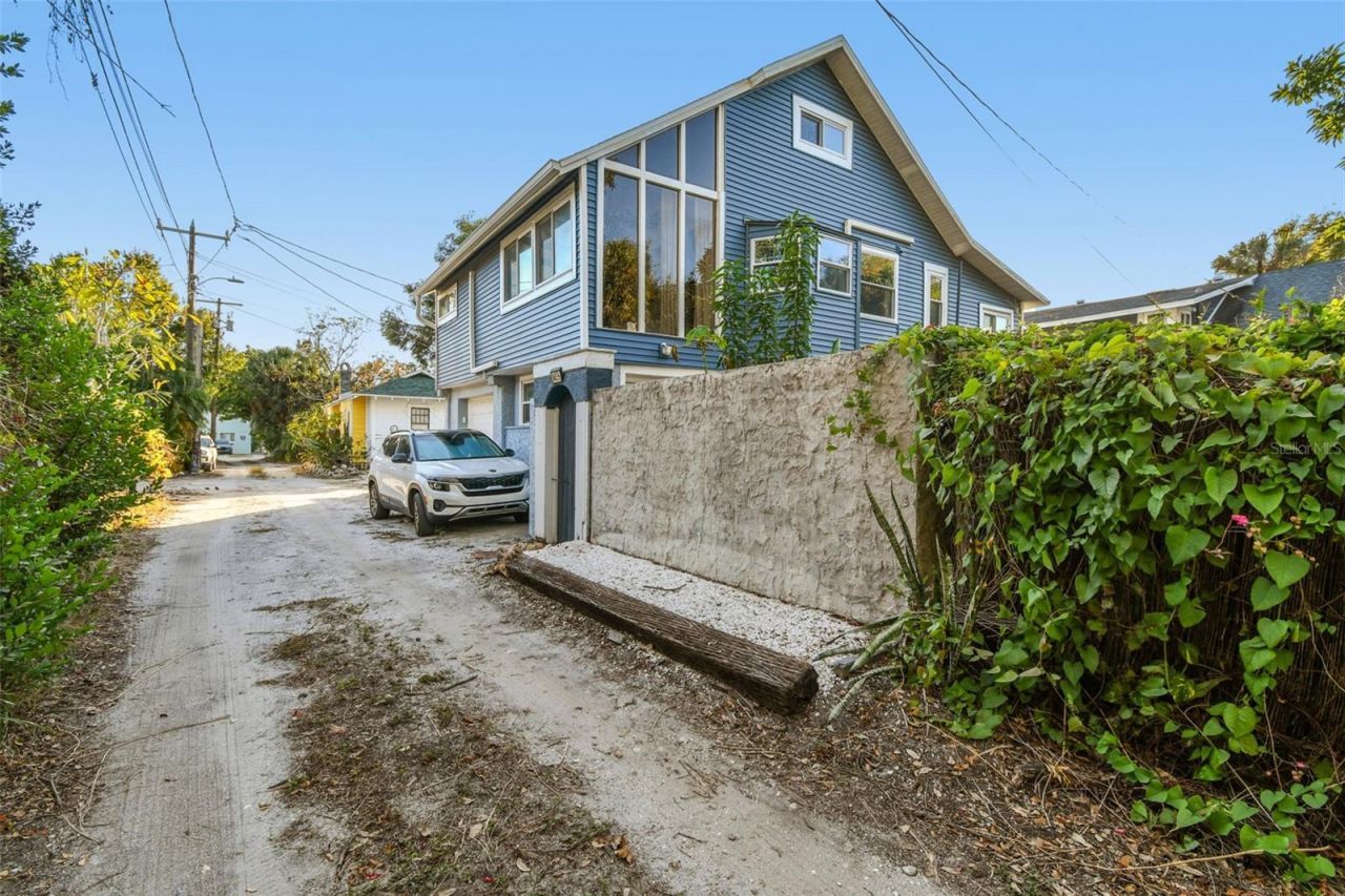 945 11th Street N, Saint Petersburg, FL 33705 Photo