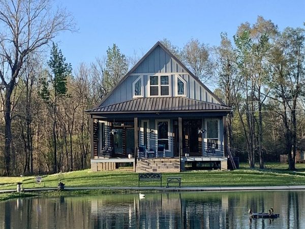 10082 Swanson Rd, Port Allen, LA 70767