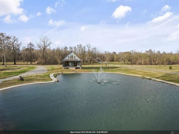 10082 Swanson Rd, Port Allen, LA 70767