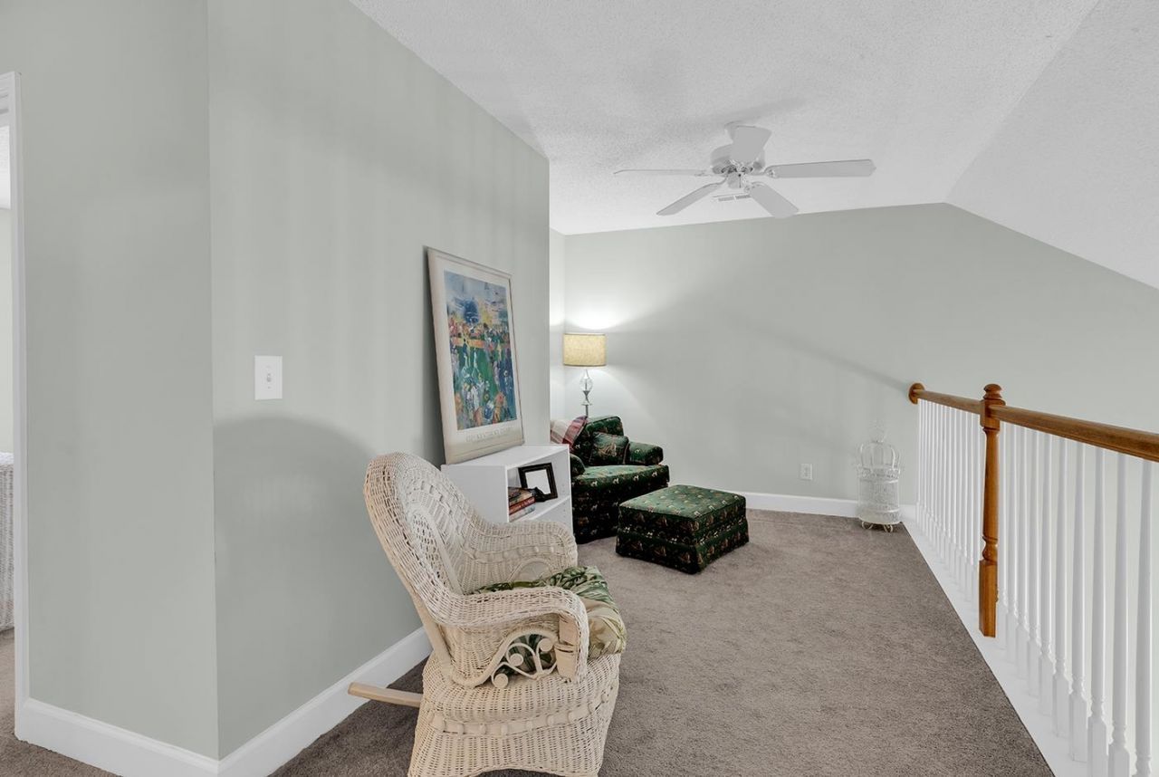 301 River Rock Ln. Photo 10