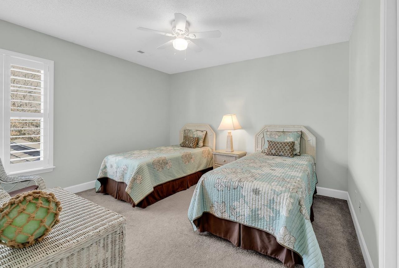 301 River Rock Ln. Photo 12