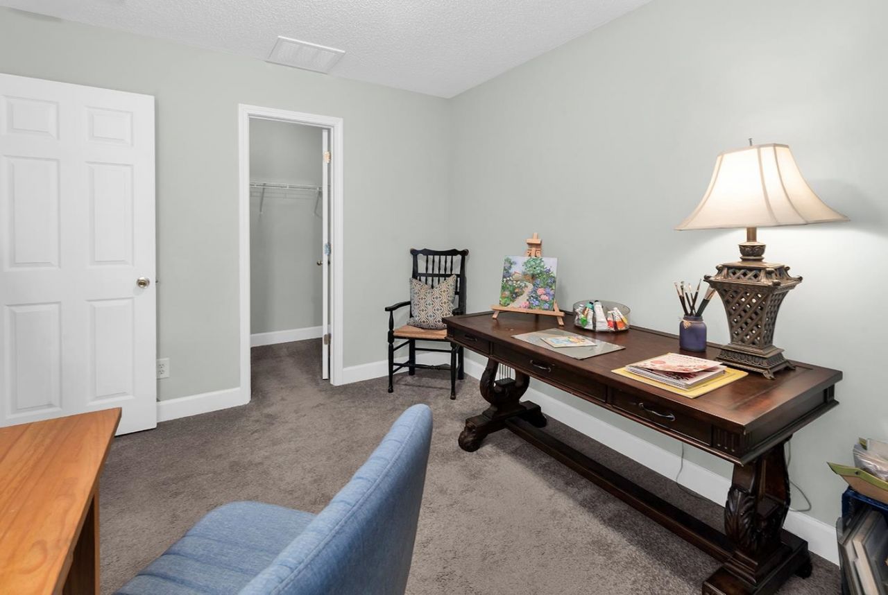 301 River Rock Ln. Photo 16