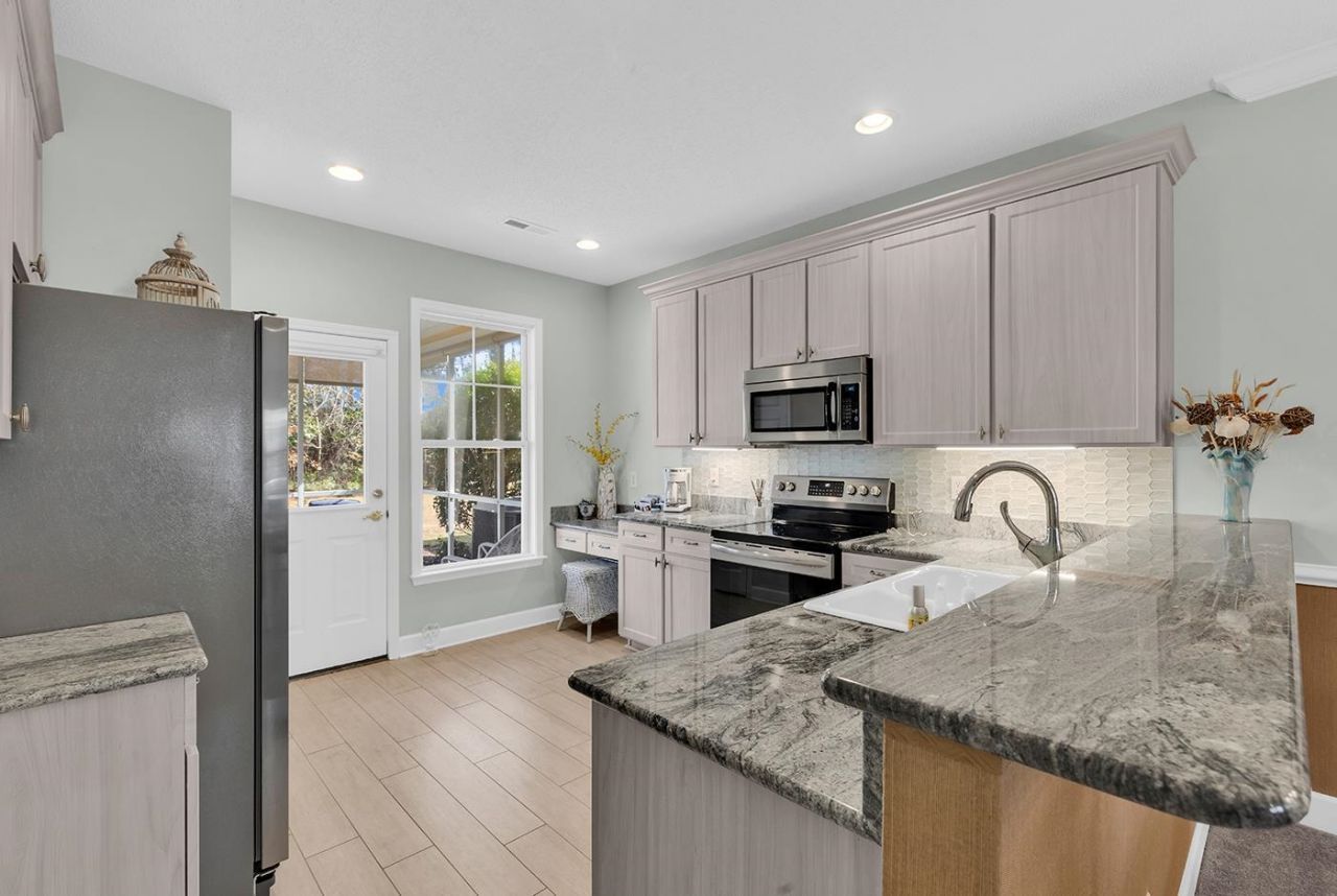 301 River Rock Ln. Photo 6