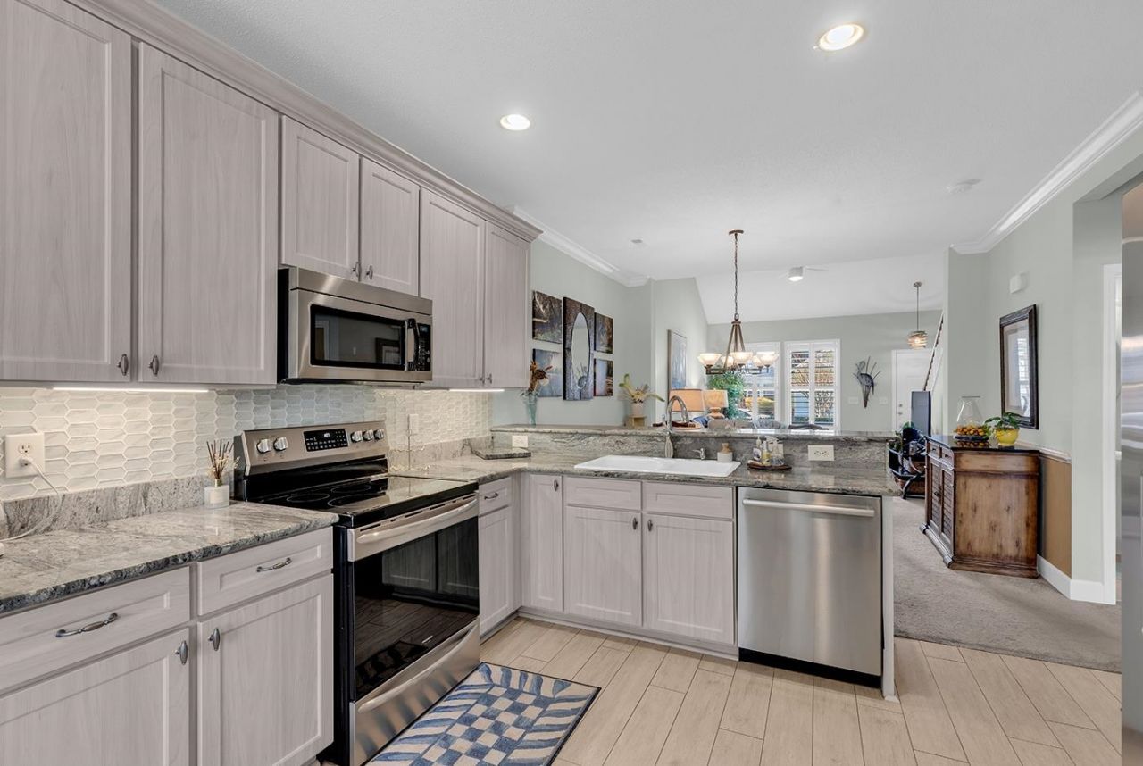 301 River Rock Ln. Photo 7