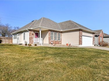 1108 SW Hoke Drive, Lee's Summit, MO 64081