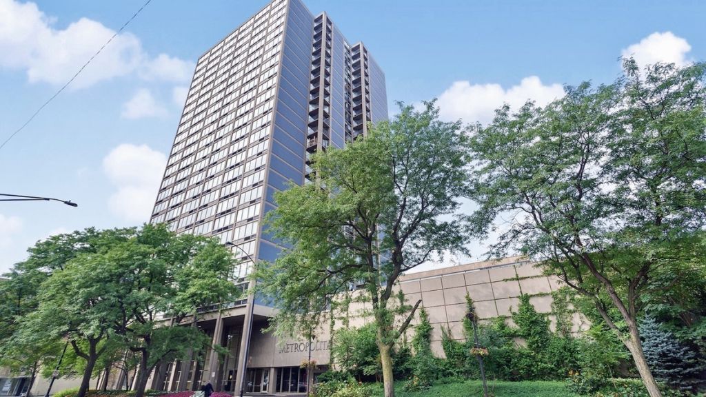 5320 N Sheridan Road, Unit 2502, Chicago, IL 60640 Main Photo