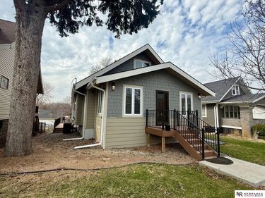 3064 S 33rd Street, Omaha, NE 68105