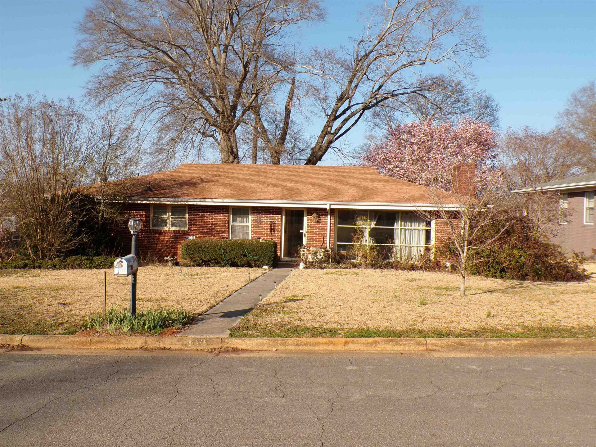 112 Wheeler Ave, Sheffield, AL 35660 Main Photo