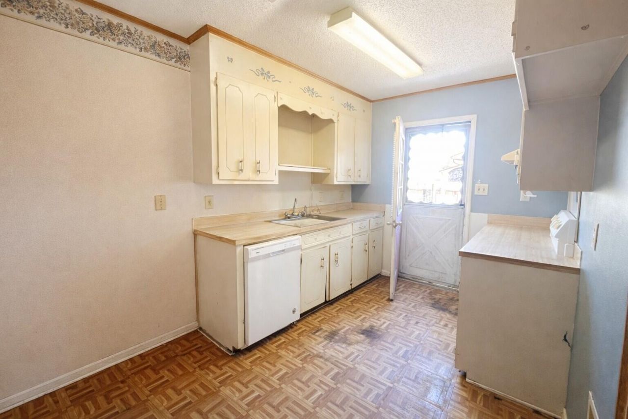 1103 Pickett Street Photo 5