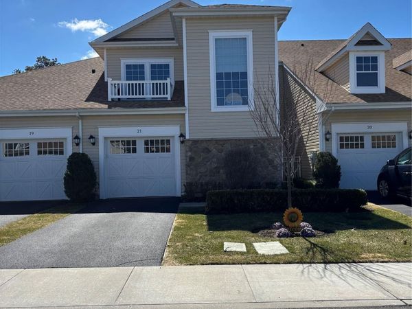 21 Greentree Court, Shirley, NY 11967