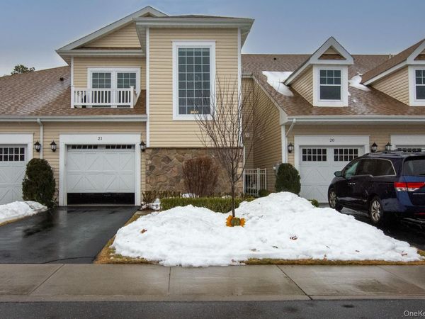 21 Greentree Court, Shirley, NY 11967