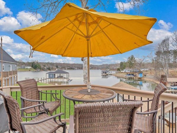 56 Brookside LN, Moneta, VA 24121