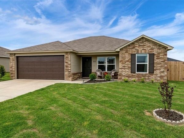 813 NW Evans Circle, Bentonville, AR 72713