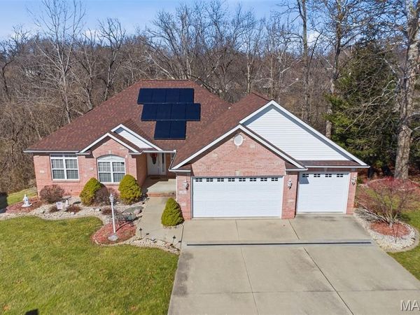 5 Chariot Court, Glen Carbon, IL 62034