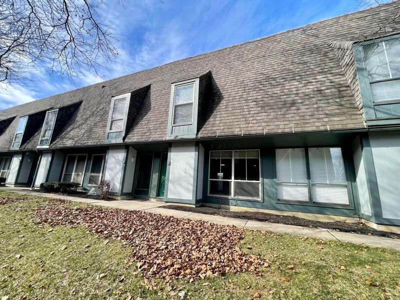 1046 Merrimar Circle N, Unit I, Columbus, OH 43220 Photo 1