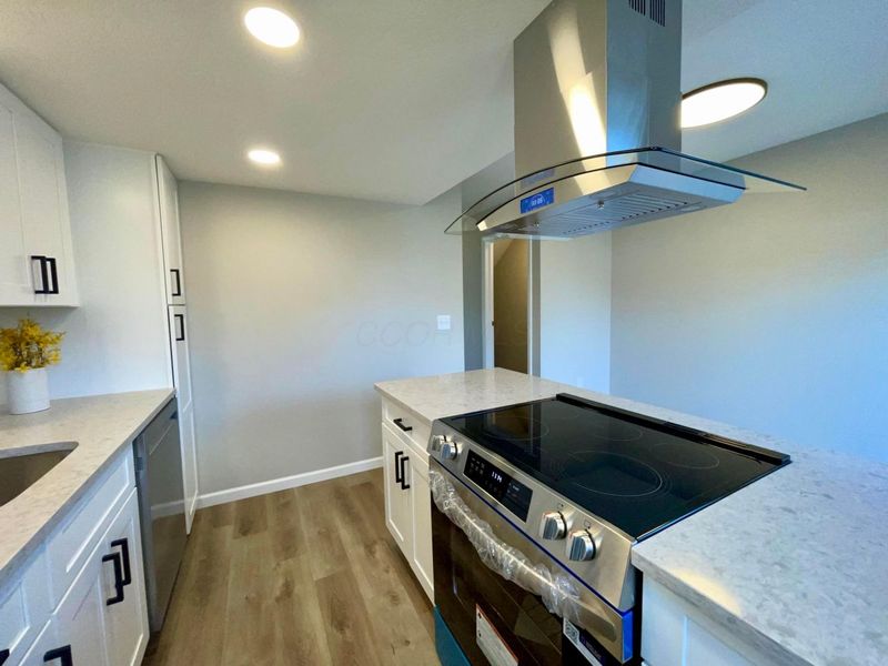 1046 Merrimar Circle N, Unit I, Columbus, OH 43220 Photo 10