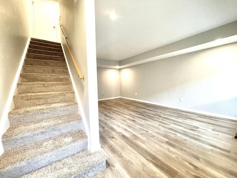 1046 Merrimar Circle N, Unit I, Columbus, OH 43220 Photo 13