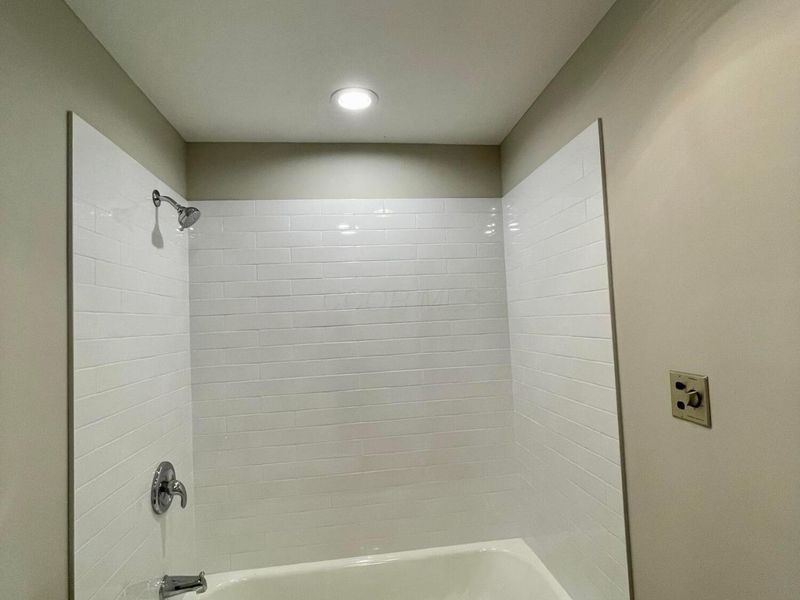 1046 Merrimar Circle N, Unit I, Columbus, OH 43220 Photo 18