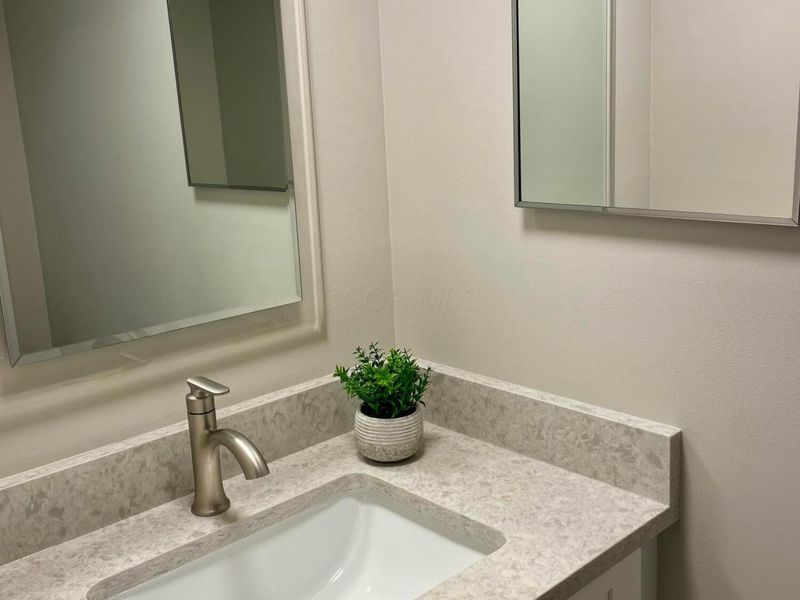 1046 Merrimar Circle N, Unit I, Columbus, OH 43220 Photo 30