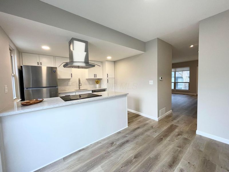 1046 Merrimar Circle N, Unit I, Columbus, OH 43220 Photo 4