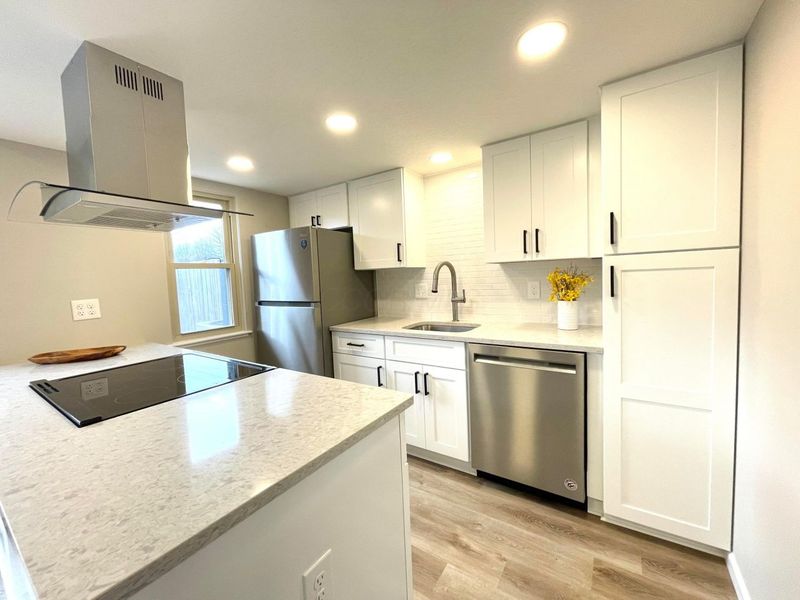 1046 Merrimar Circle N, Unit I, Columbus, OH 43220 Photo 5