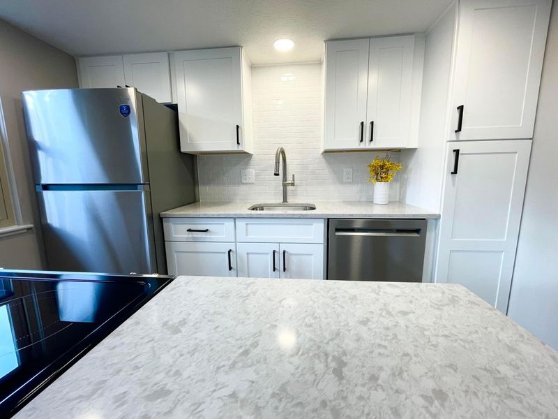 1046 Merrimar Circle N, Unit I, Columbus, OH 43220 Photo 6