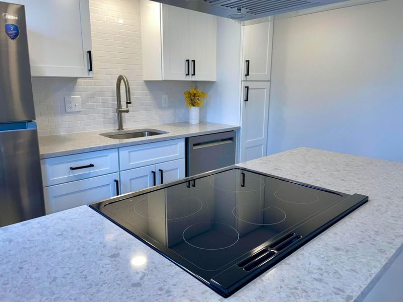 1046 Merrimar Circle N, Unit I, Columbus, OH 43220 Photo 9