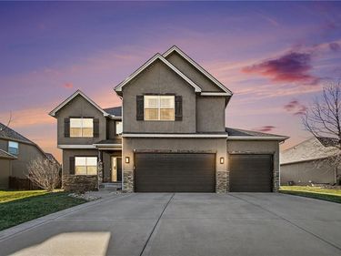 1058 SW Conch Way, Lee's Summit, MO 64064