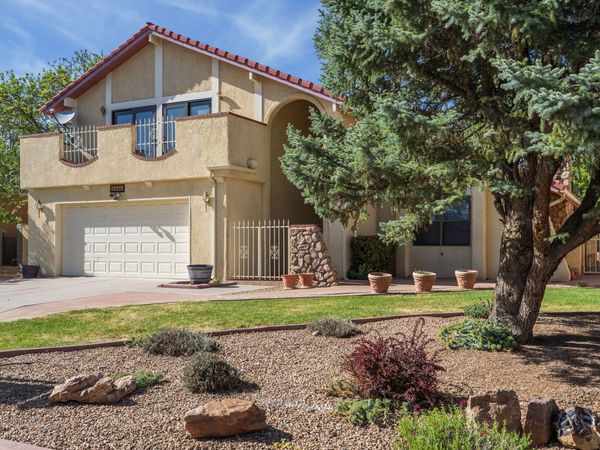 5801 Flor Del Rey NW, Albuquerque, NM 87120