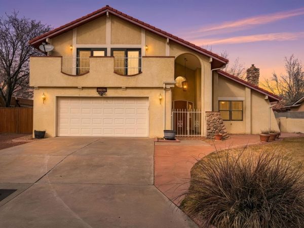 5801 Flor Del Rey NW, Albuquerque, NM 87120