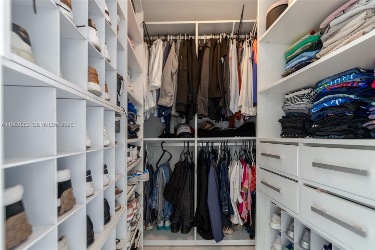 495 Brickell Ave , Unit 3211, Miami, FL 33131 Photo