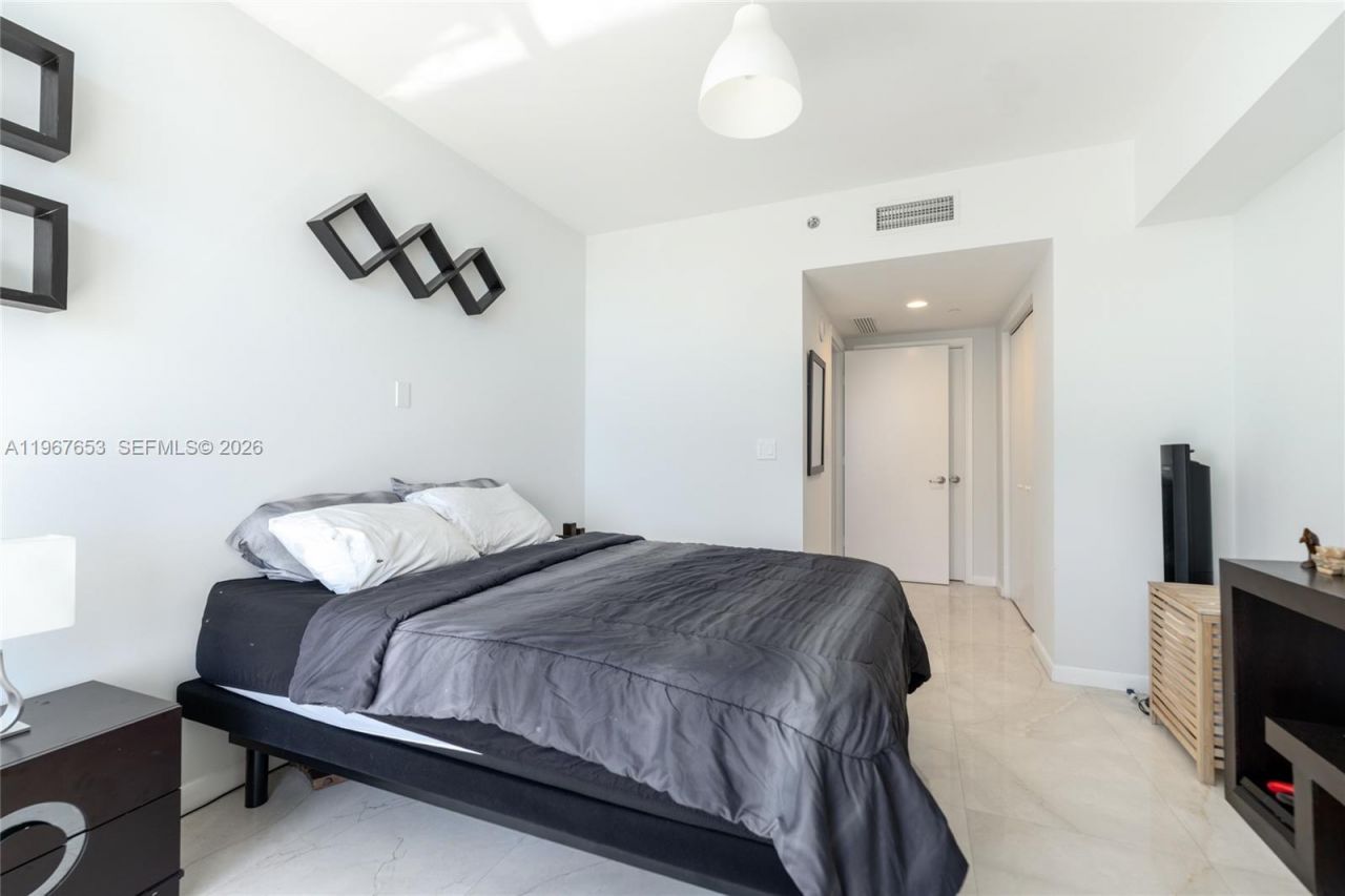 495 Brickell Ave , Unit 3211, Miami, FL 33131 Photo