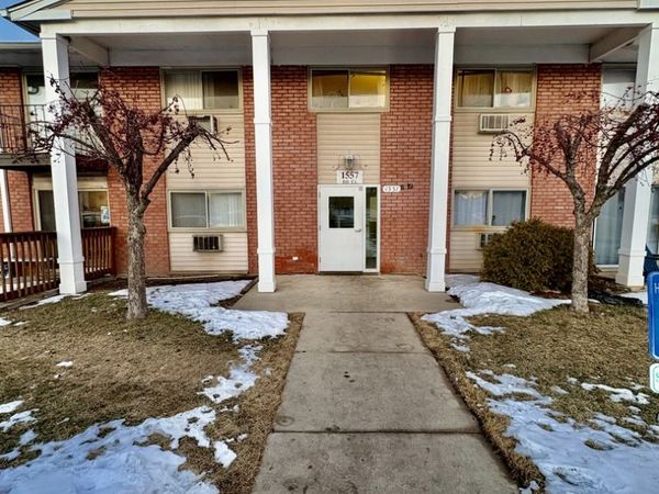 1557 Jill Court, Unit 104, Glendale Heights, IL 60139