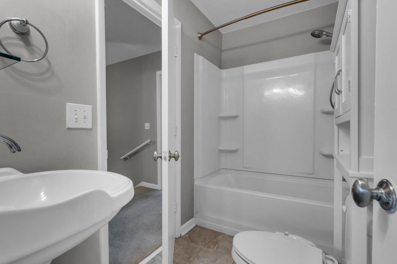 115 Heritage Circle Photo 10