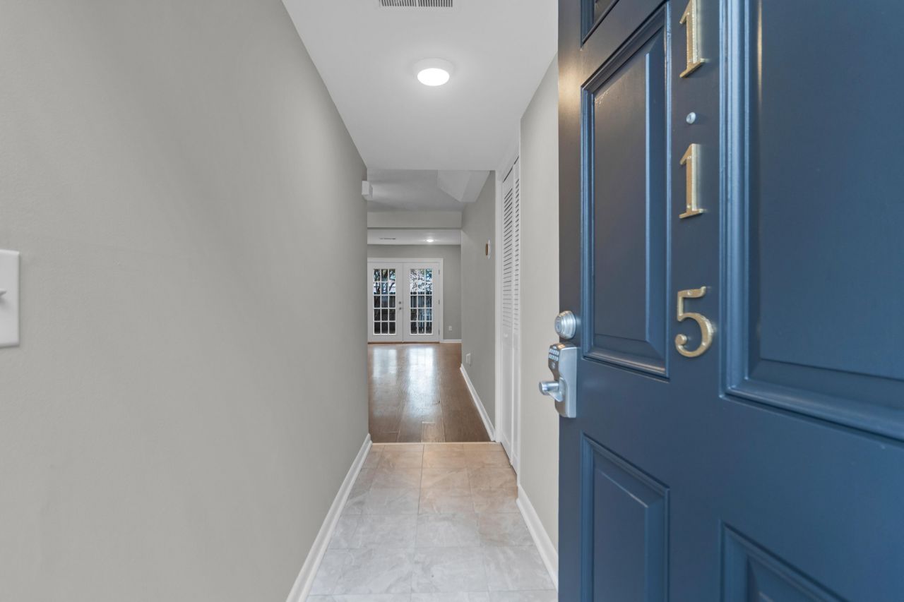 115 Heritage Circle Photo 4