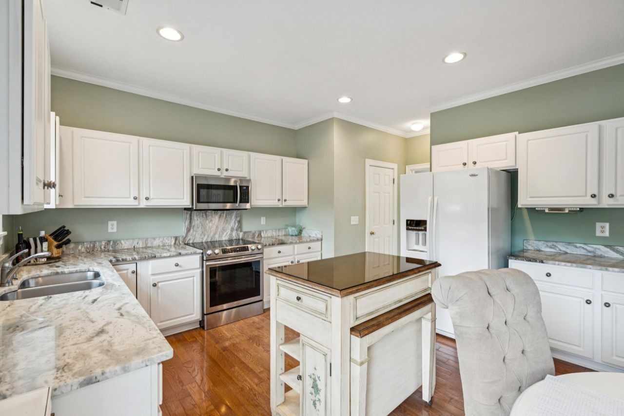 110 Revolution Drive Photo 11