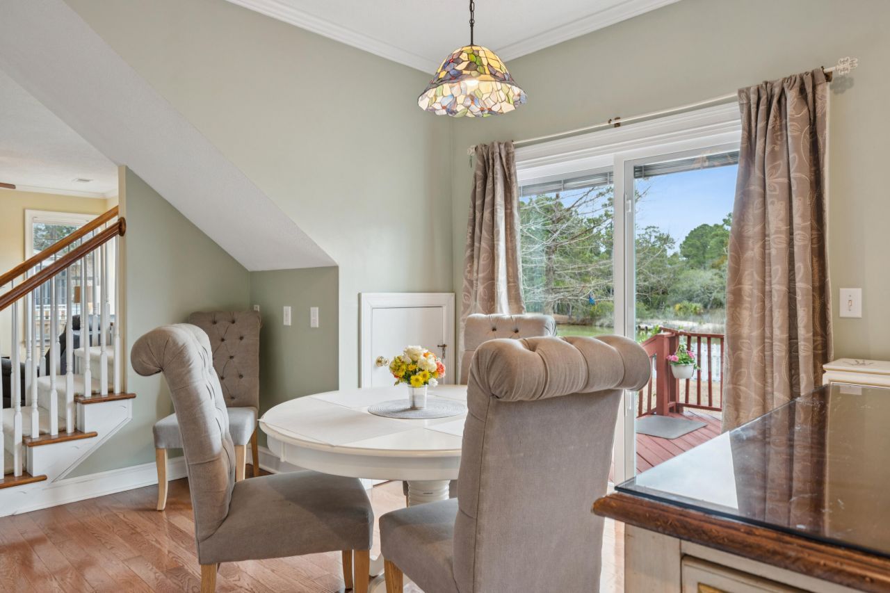 110 Revolution Drive Photo 12