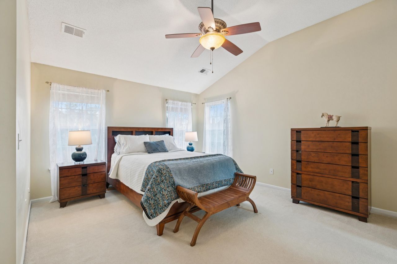 110 Revolution Drive Photo 13