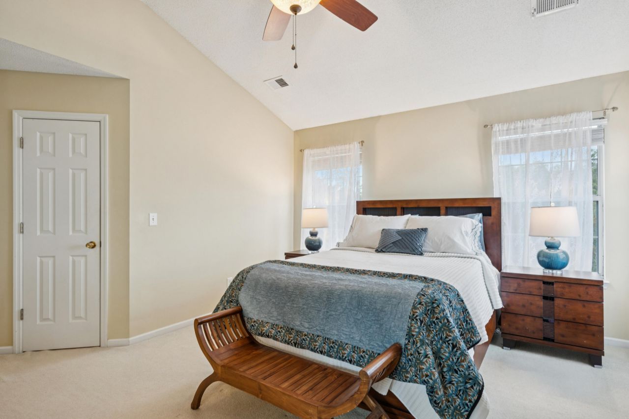 110 Revolution Drive Photo 14