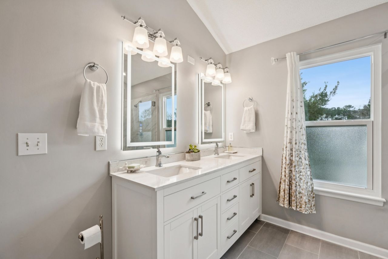 110 Revolution Drive Photo 15